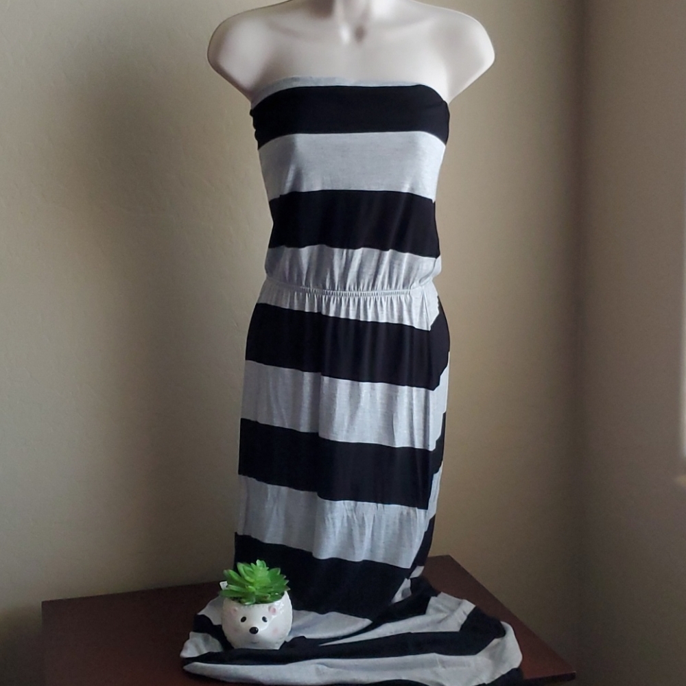 Gap strapless maxi dress xs. 4/$60